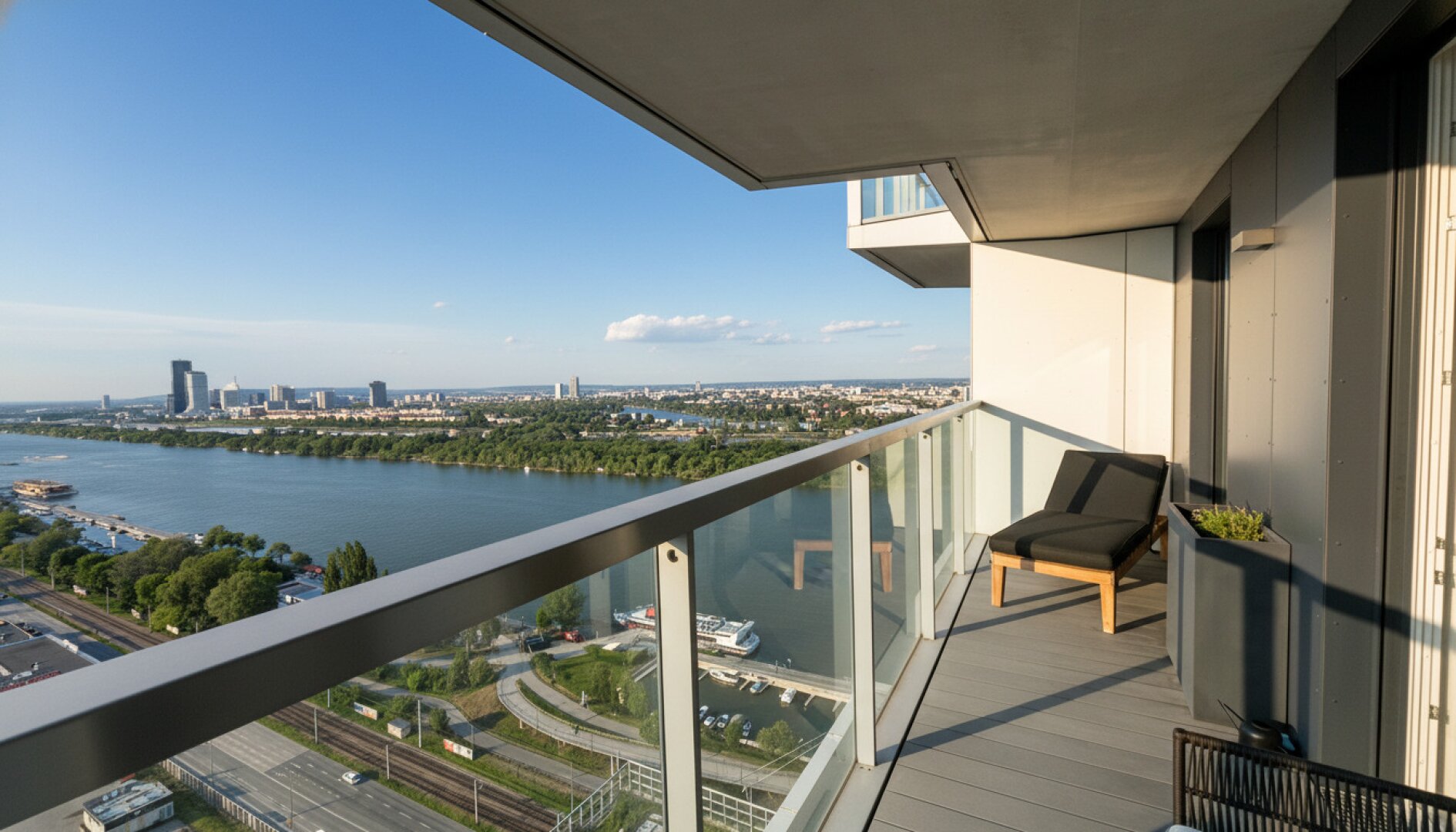 Exklusive Luxuswohnung im Marina Tower mit ca. 96 m² WNF I Südwest-Ausrichtung I Loggia & spektakulärem Blick über Wien I U2 Station