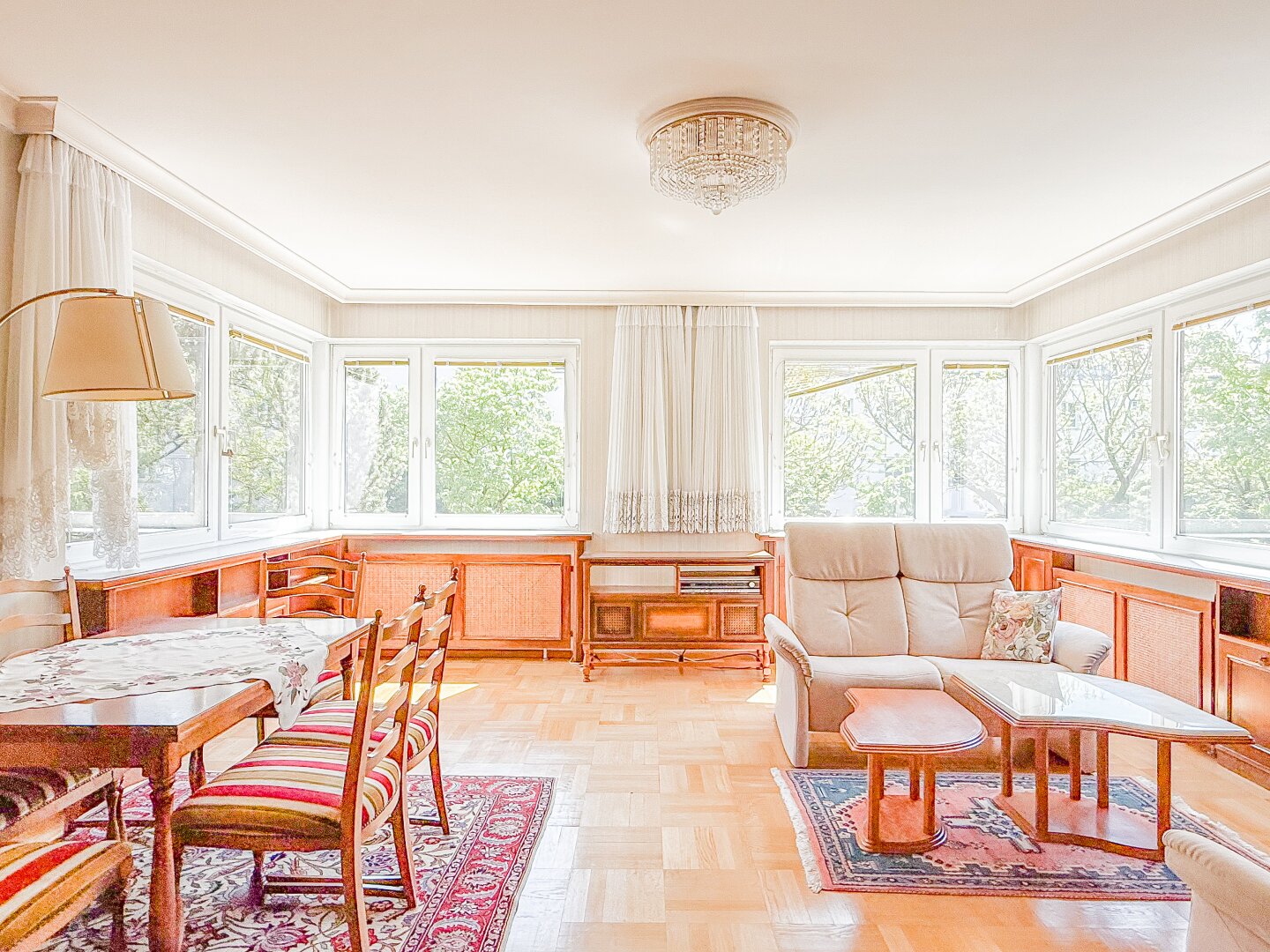 Charmante Maisonette-Wohnung auf drei Ebenen und 180 Grad Blick I Nähe ÖGK Hanusch Krankenhaus