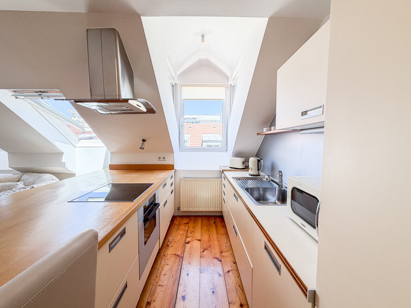 +++ Traumhafte 3-Zimmer-Dachgeschosswohnung I 2 DACHTERRASSEN mit ca. 28 m2 I Top-Lage Josefstadt +++