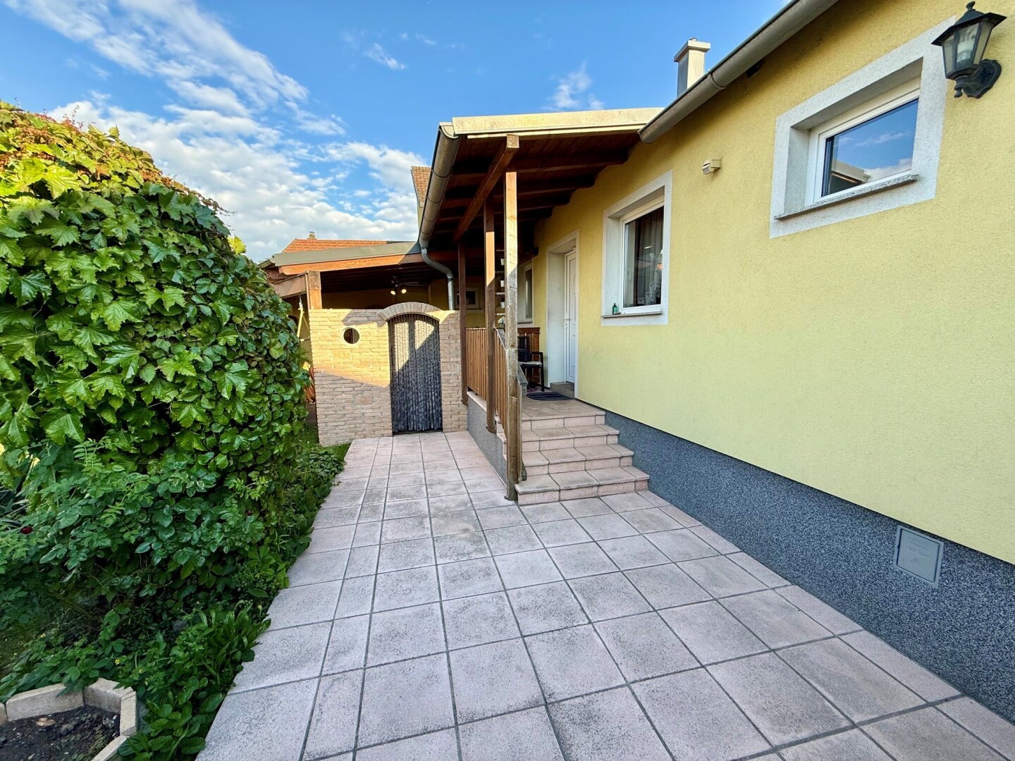 Top-Einfamilienhaus mit Traumgarten und Terrasse in Deutsch-Wagram - Kaufpreis: EUR 399.000,-- !!!