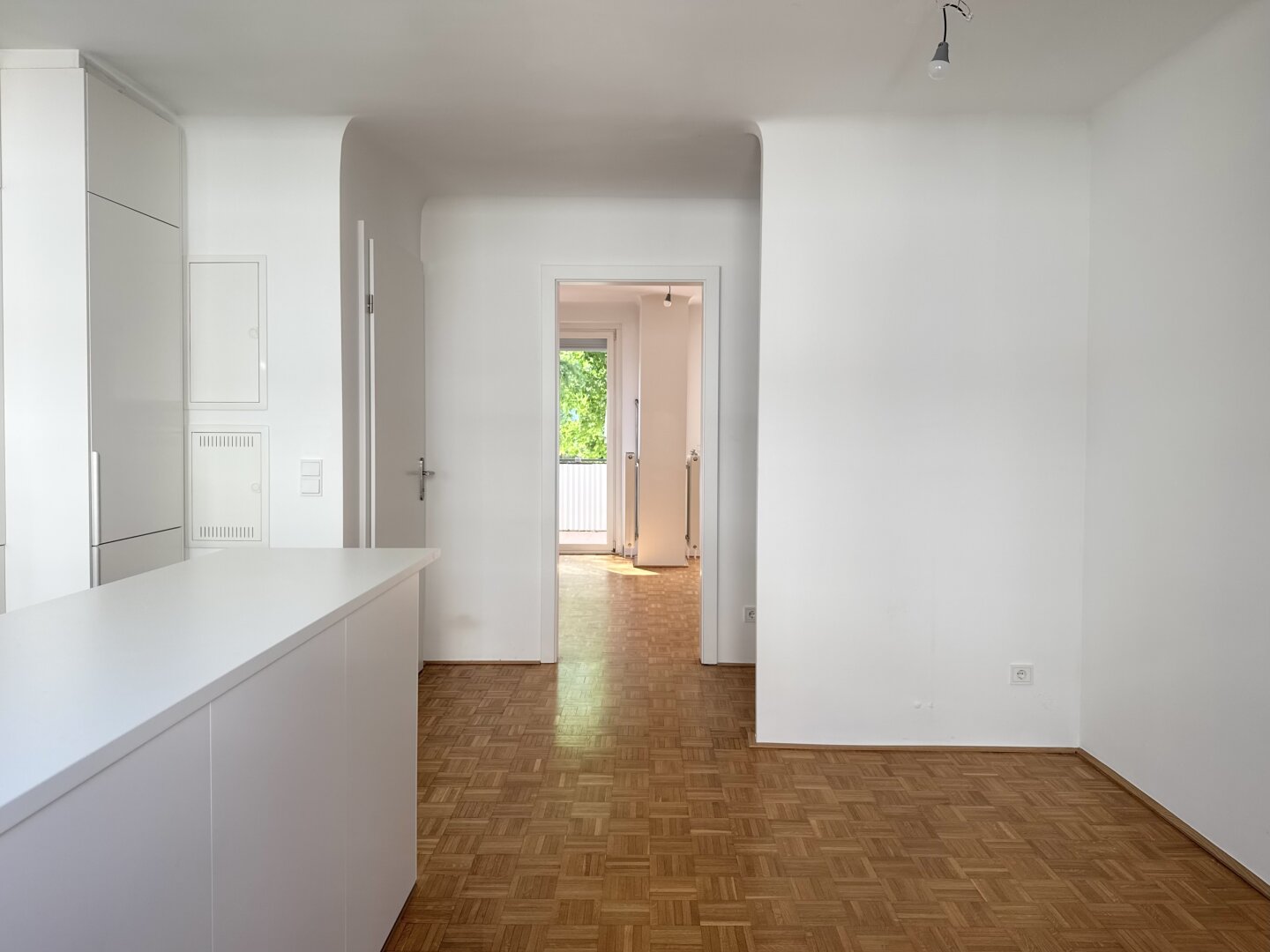 GARAGENPLATZ I 4 ZIMMER I SÜDSEITIGE TERRASSE I absolute Ruhelage I moderne Ausstattung