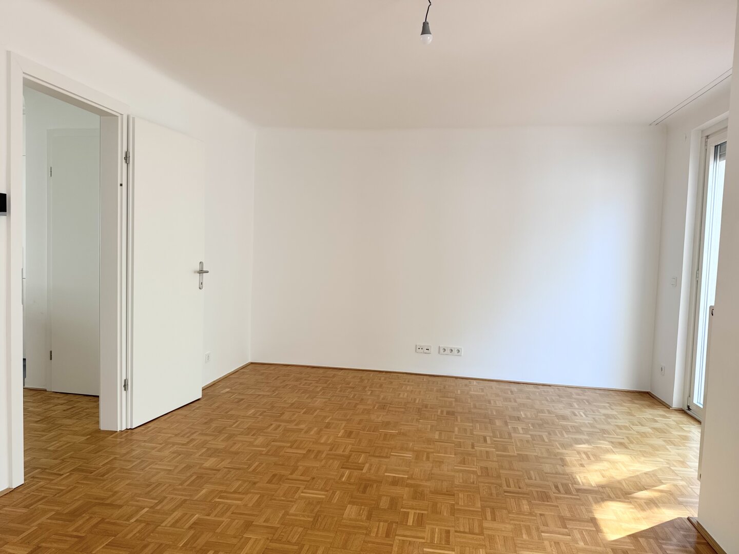 GARAGENPLATZ I 4 ZIMMER I SÜDSEITIGE TERRASSE I absolute Ruhelage I moderne Ausstattung