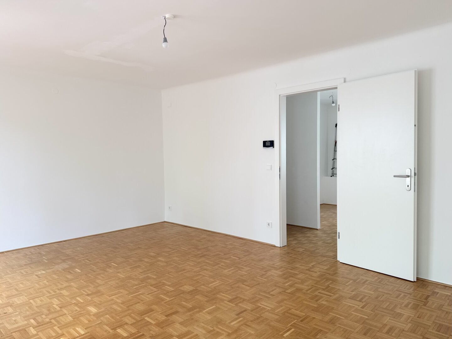 GARAGENPLATZ I 4 ZIMMER I SÜDSEITIGE TERRASSE I absolute Ruhelage I moderne Ausstattung