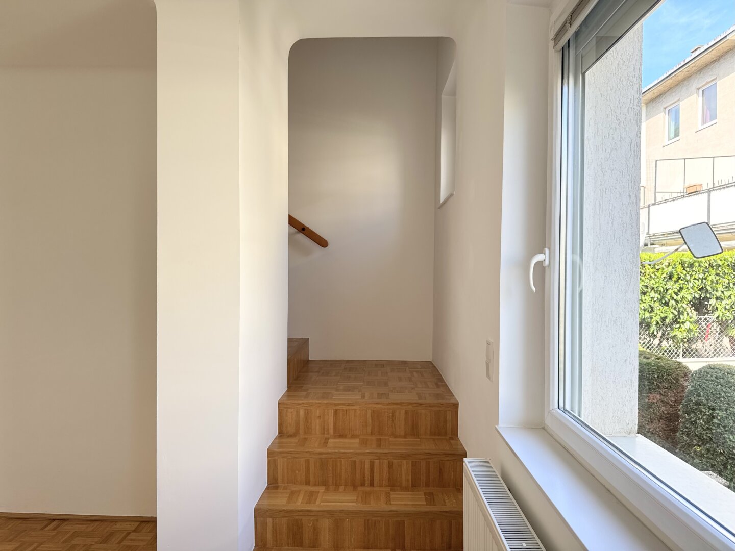 GARAGENPLATZ I 4 ZIMMER I SÜDSEITIGE TERRASSE I absolute Ruhelage I moderne Ausstattung