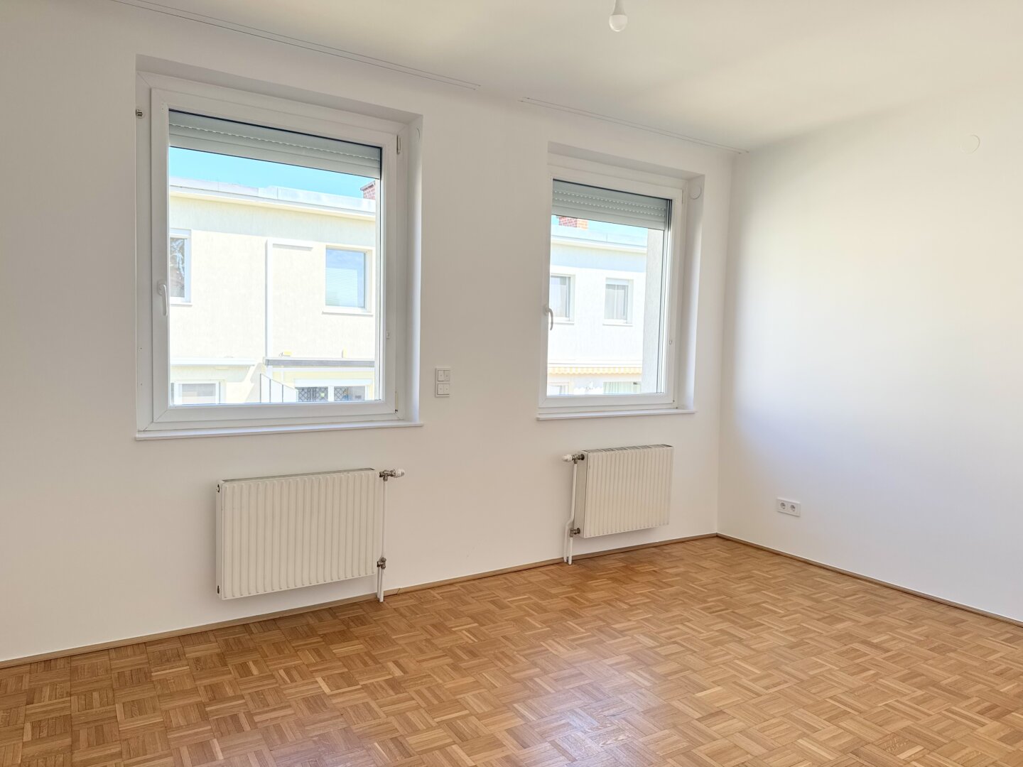 GARAGENPLATZ I 4 ZIMMER I SÜDSEITIGE TERRASSE I absolute Ruhelage I moderne Ausstattung