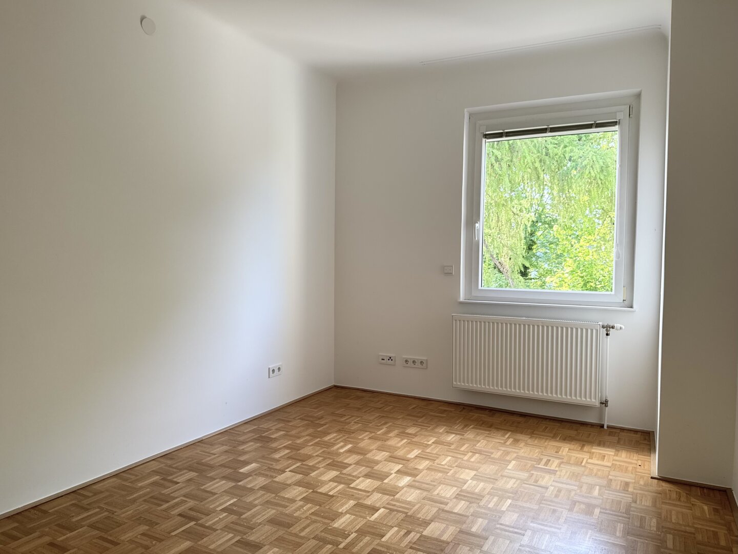 GARAGENPLATZ I 4 ZIMMER I SÜDSEITIGE TERRASSE I absolute Ruhelage I moderne Ausstattung