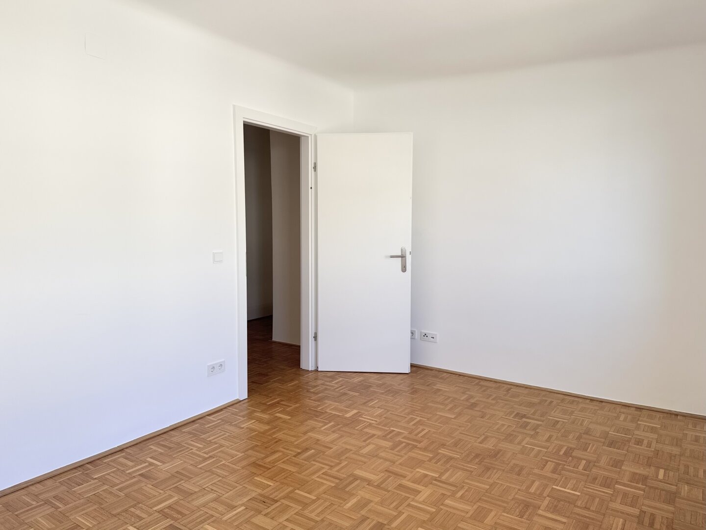 GARAGENPLATZ I 4 ZIMMER I SÜDSEITIGE TERRASSE I absolute Ruhelage I moderne Ausstattung