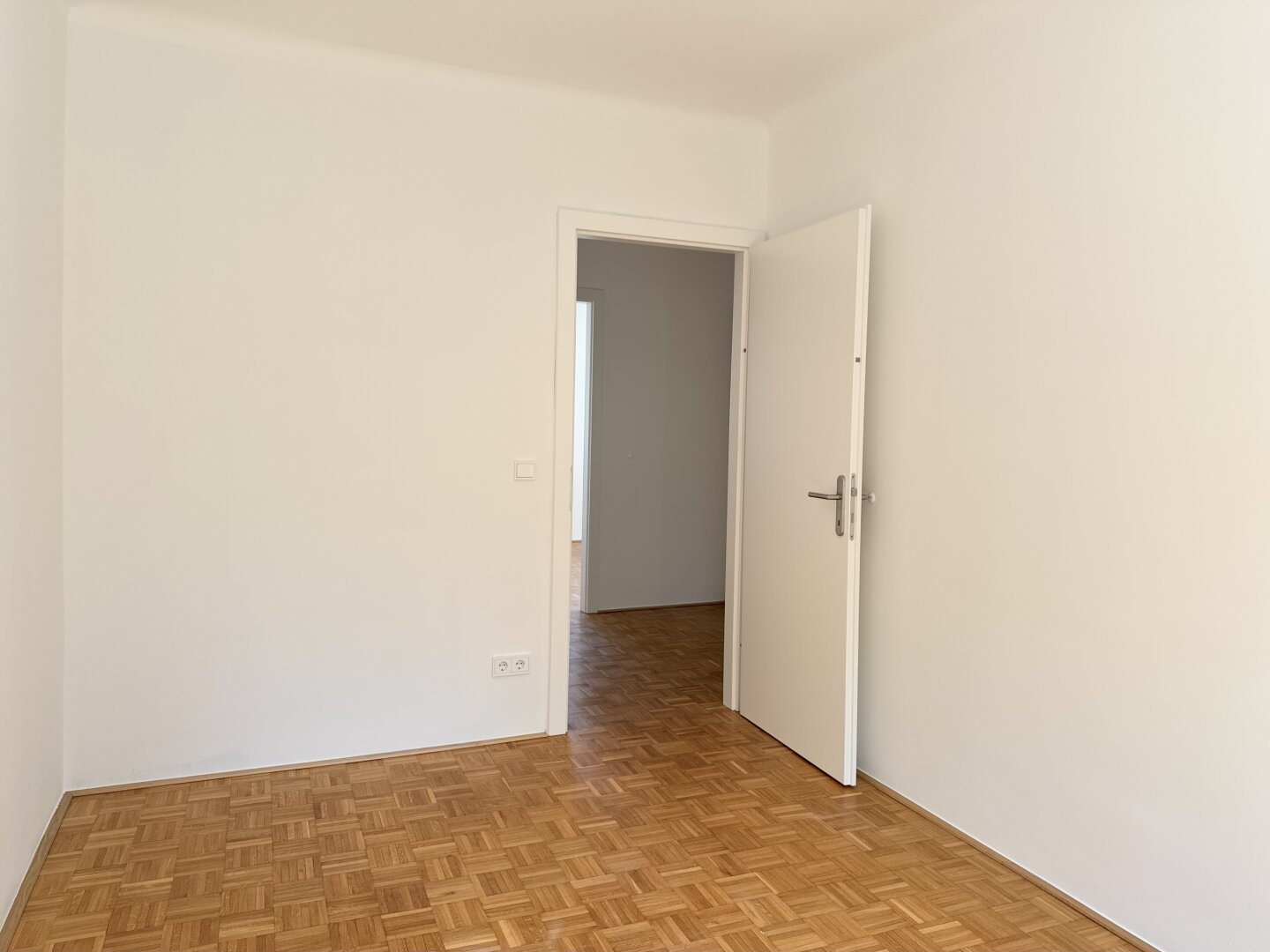GARAGENPLATZ I 4 ZIMMER I SÜDSEITIGE TERRASSE I absolute Ruhelage I moderne Ausstattung