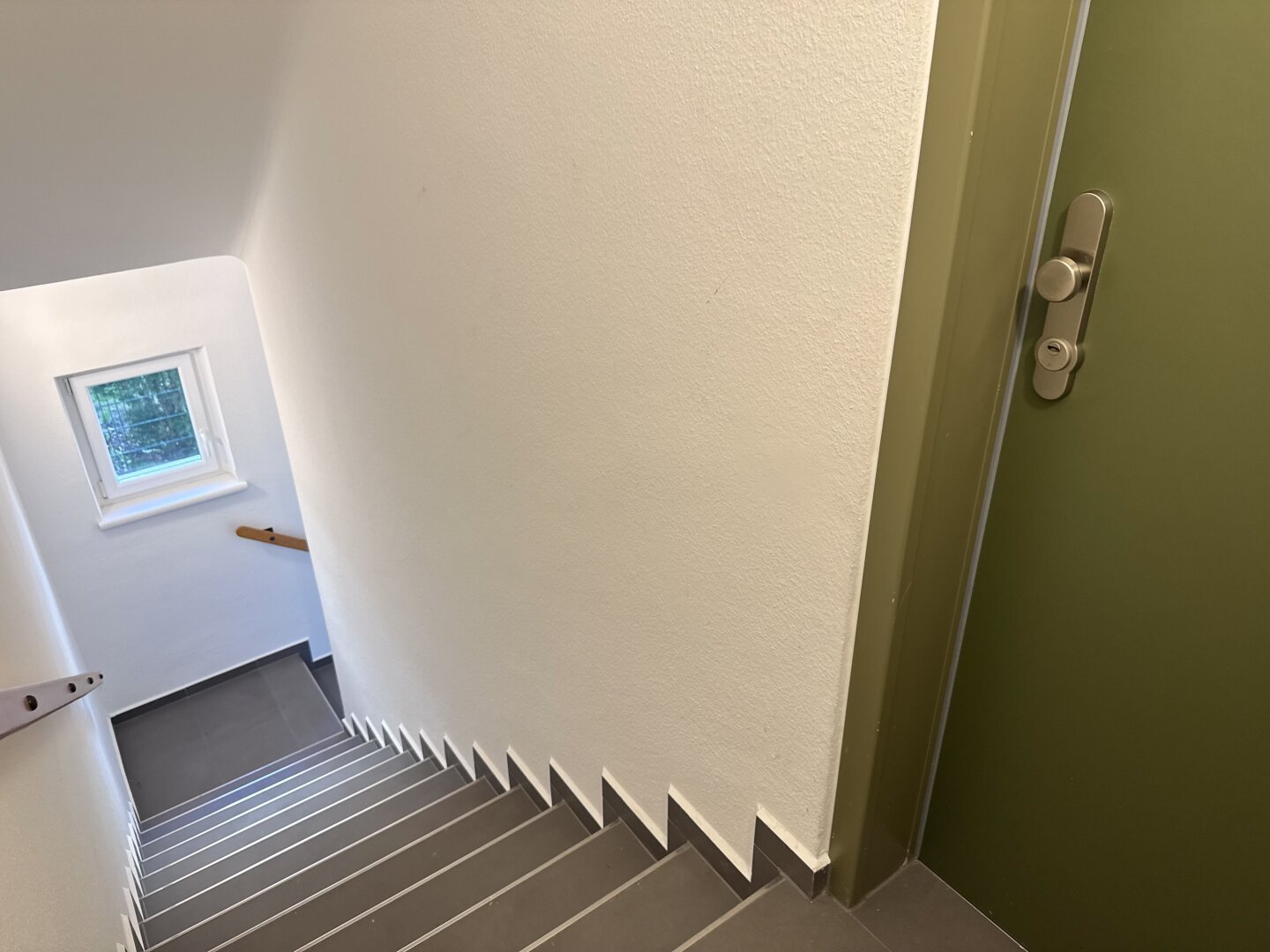 GARAGENPLATZ I 4 ZIMMER I SÜDSEITIGE TERRASSE I absolute Ruhelage I moderne Ausstattung