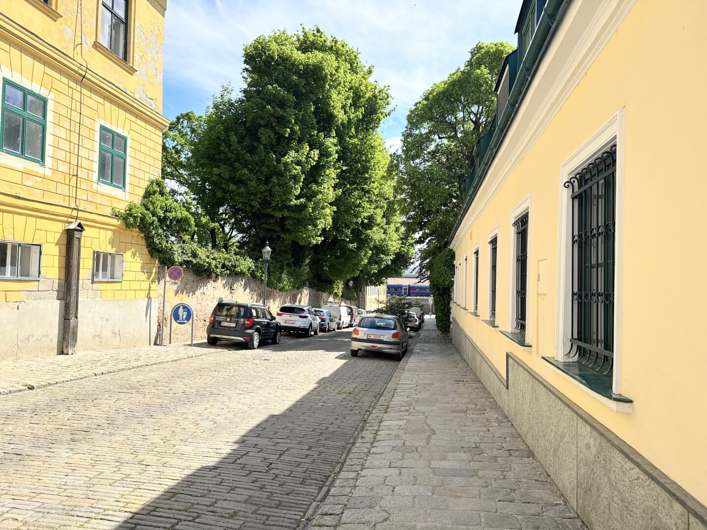 GARAGENPLATZ I 4 ZIMMER I SÜDSEITIGE TERRASSE I absolute Ruhelage I moderne Ausstattung