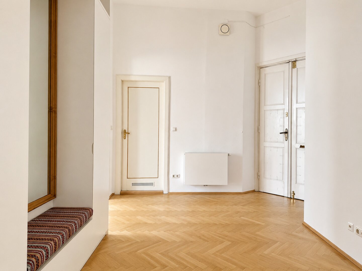 3,5-Zimmer-Wohnung in der ZIEGLERGASSE mit unglaublicher RAUMHÖHE, BALKON und KLIMAANLAGE