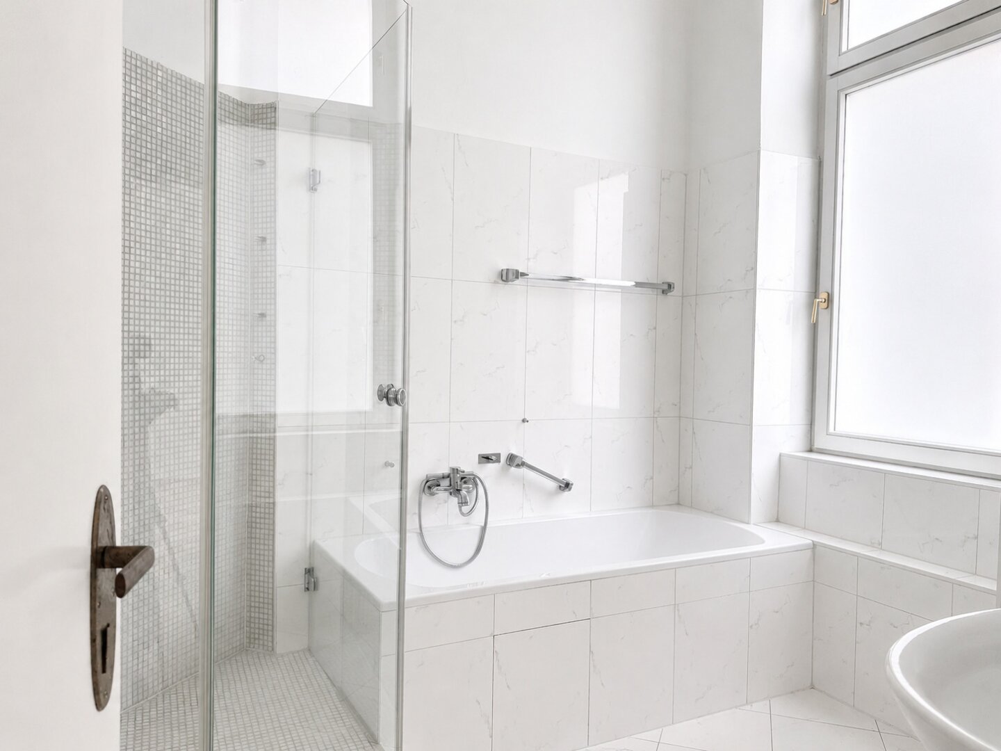 3,5-Zimmer-Wohnung in der ZIEGLERGASSE mit unglaublicher RAUMHÖHE, BALKON und KLIMAANLAGE