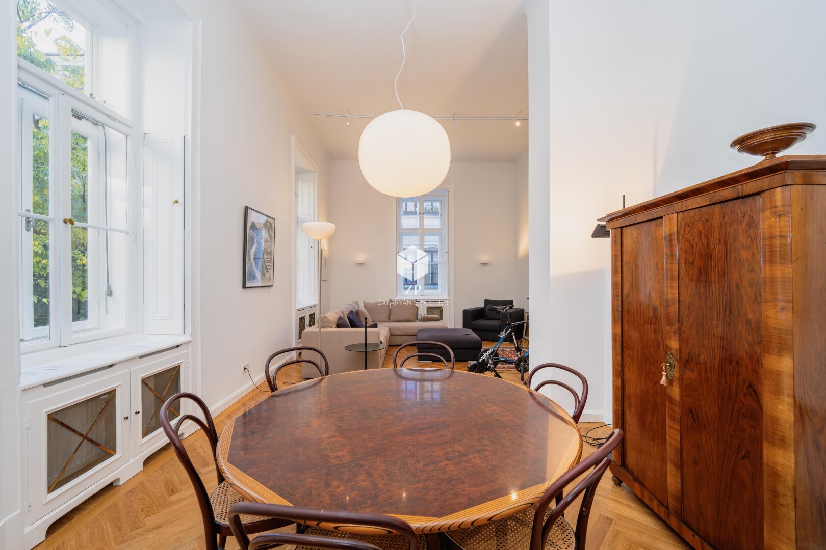Palais Salm: Möblierte Luxus-Wohnung mit 2 Schlafzimmern!