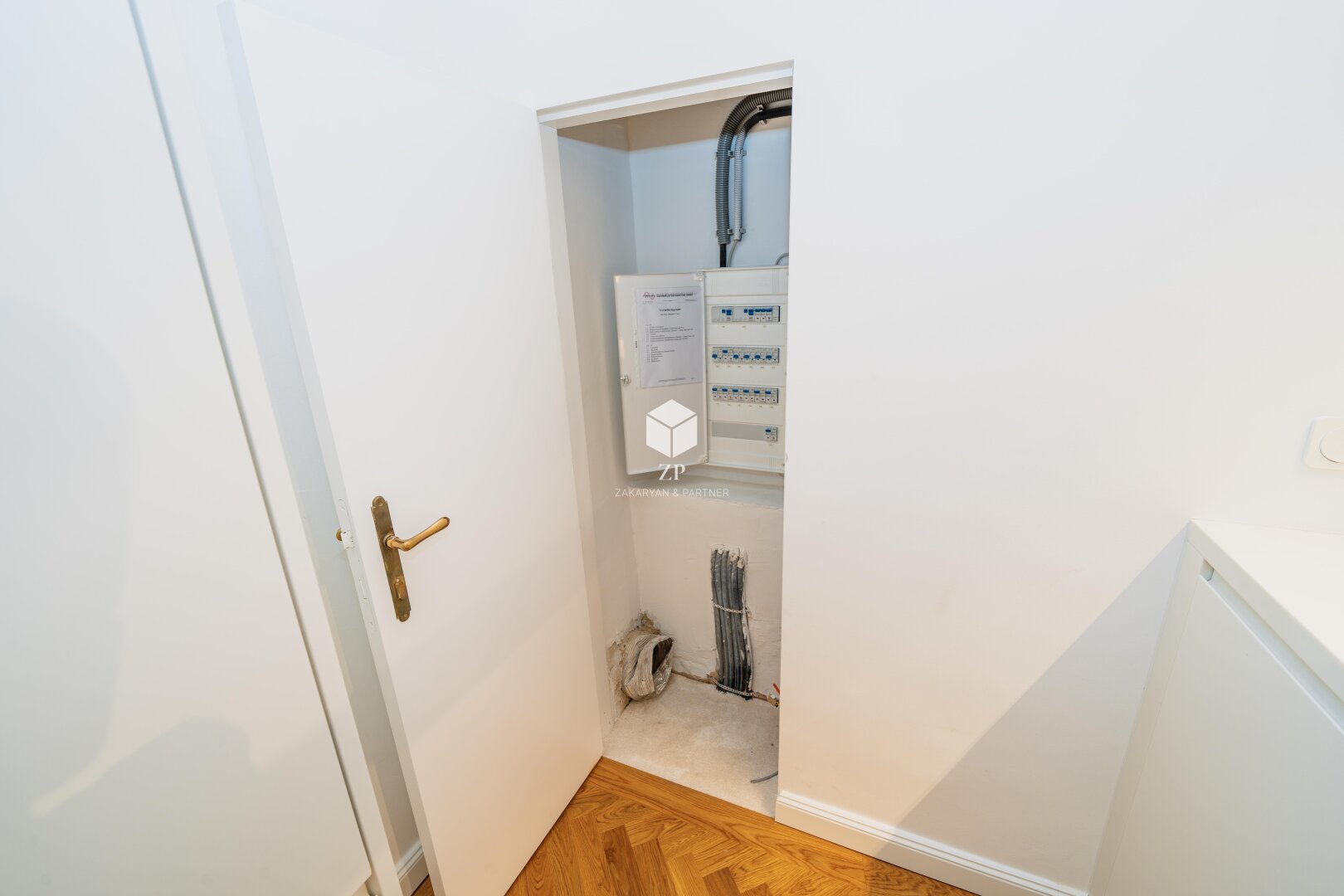Palais Salm: Möblierte Luxus-Wohnung mit 2 Schlafzimmern!
