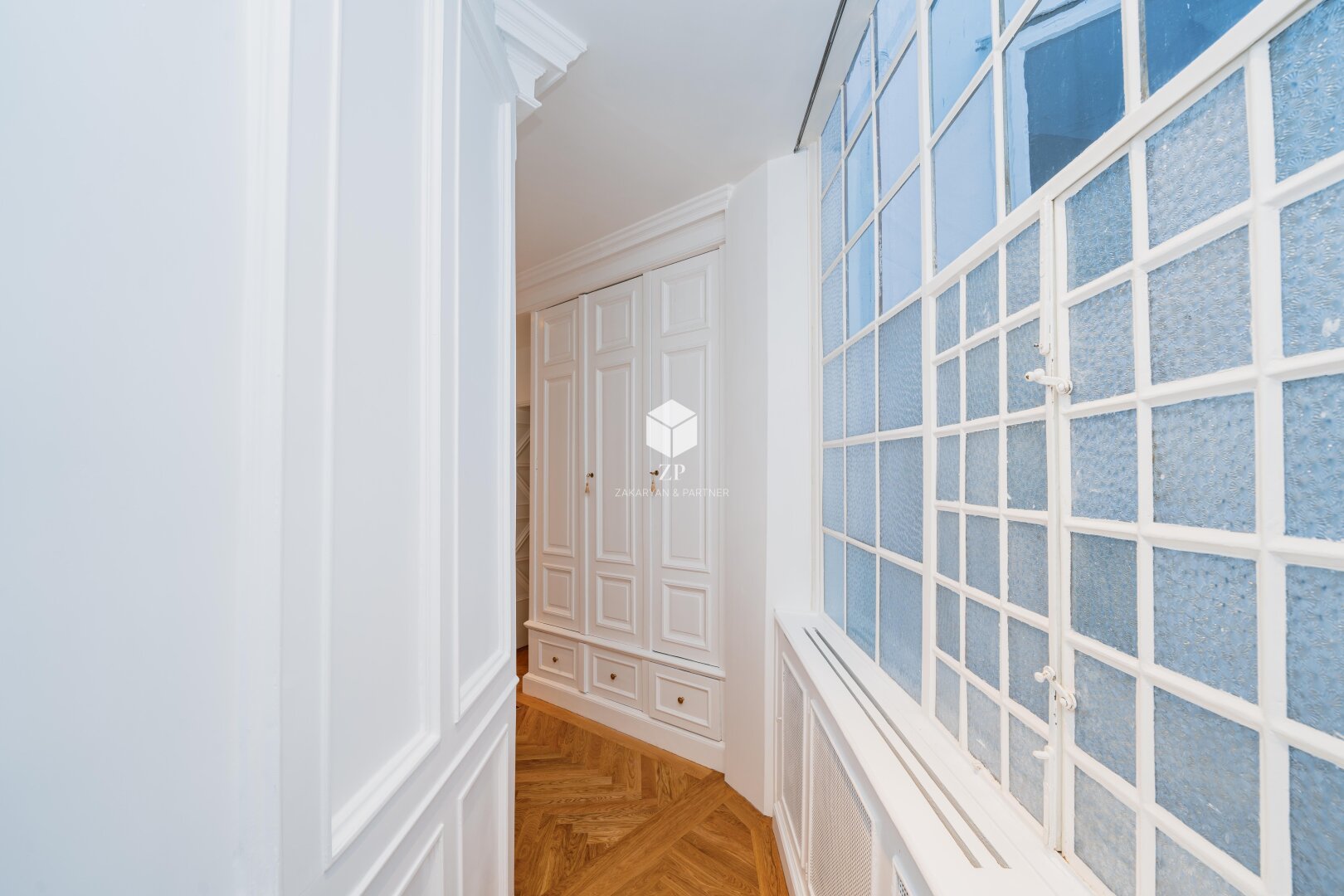 Palais Salm: Möblierte Luxus-Wohnung mit 2 Schlafzimmern!