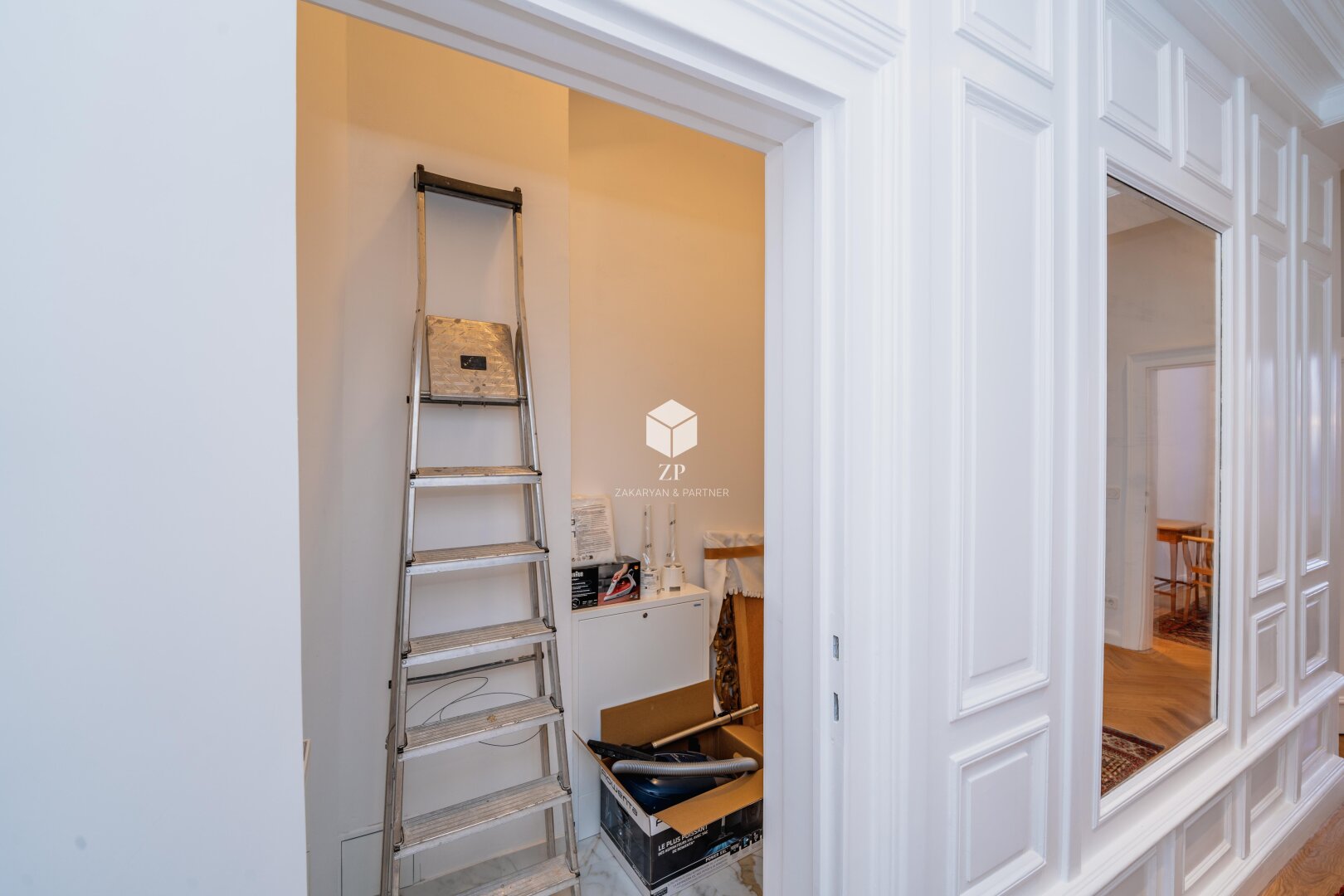 Palais Salm: Möblierte Luxus-Wohnung mit 2 Schlafzimmern!