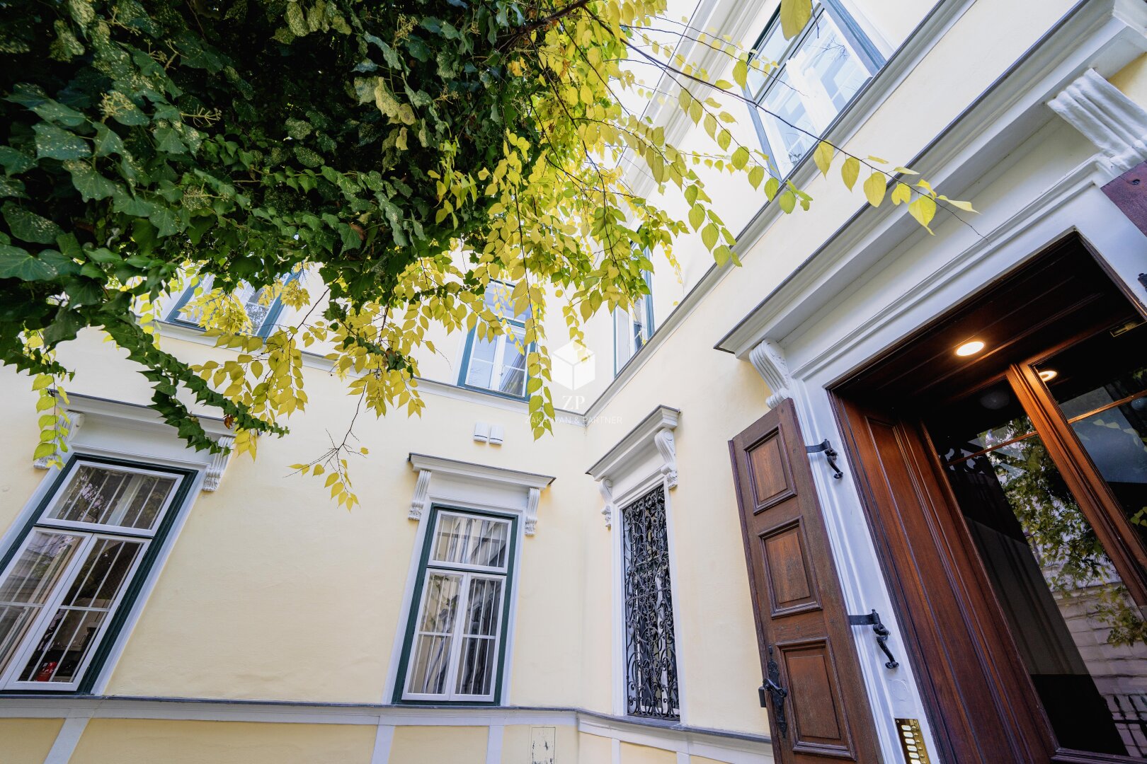 Palais Salm: Möblierte Luxus-Wohnung mit 2 Schlafzimmern!