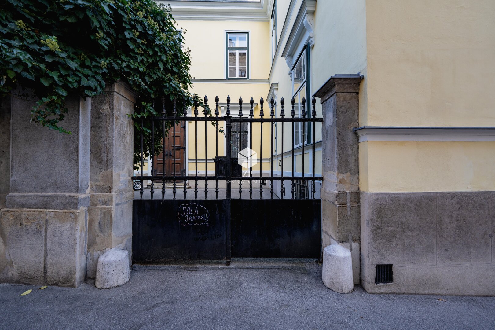 Palais Salm: Möblierte Luxus-Wohnung mit 2 Schlafzimmern!