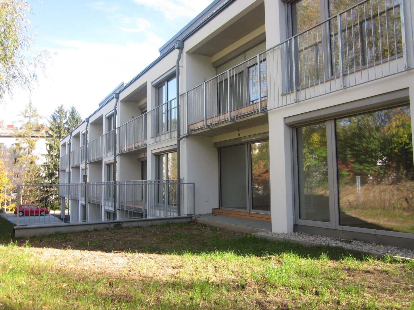 Gartenwohnung mit Loggia und Parkplatz