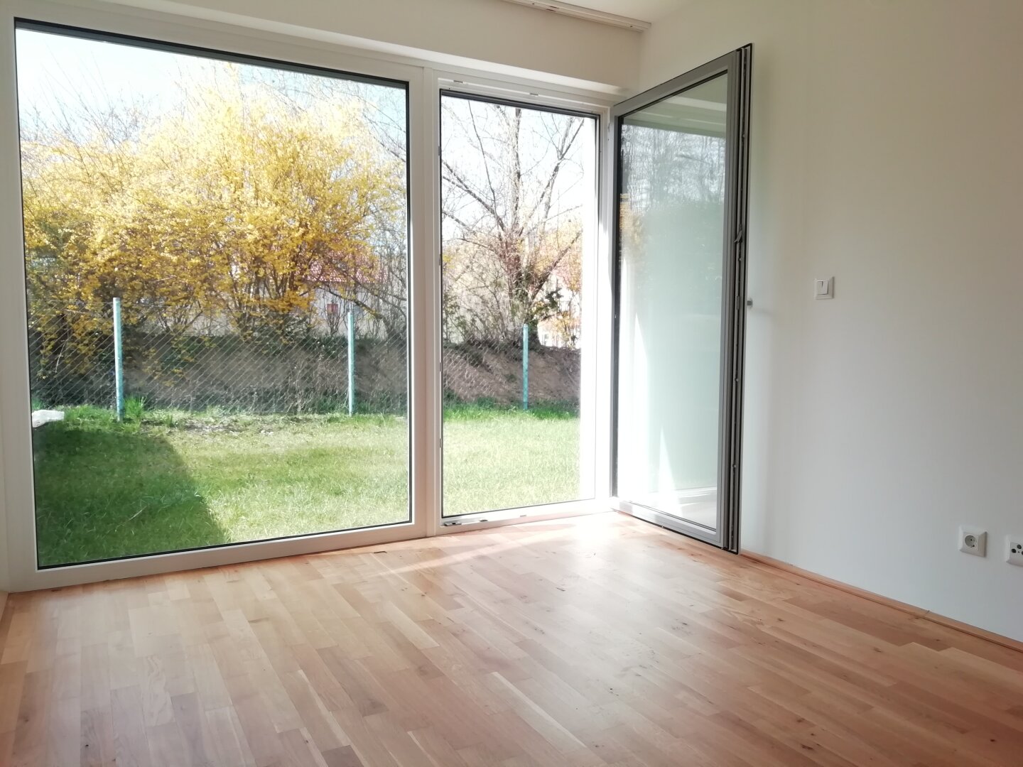Gartenwohnung mit Loggia und Parkplatz