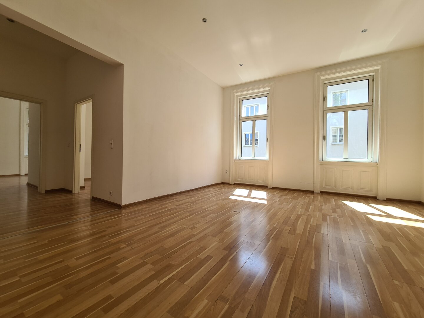 Sonnen Altbau beim Hauptbahnhof