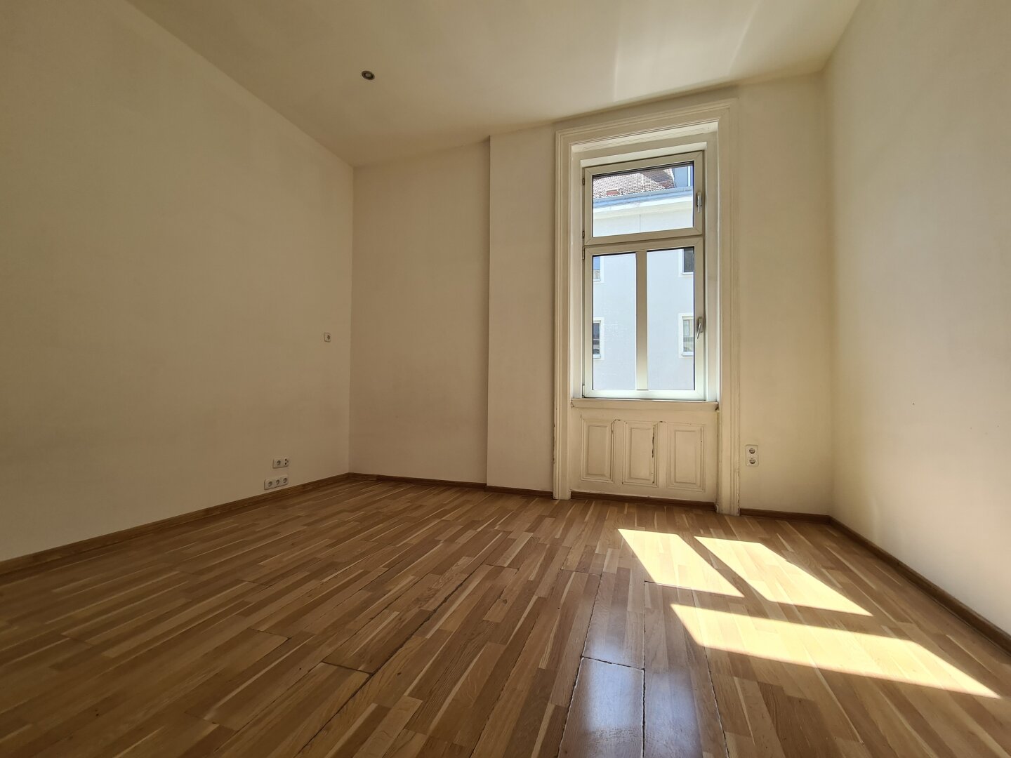 Sonnen Altbau beim Hauptbahnhof