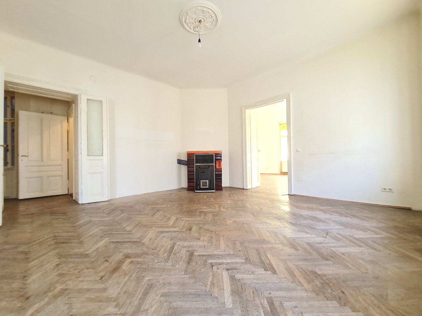 2er-WG Altbau bei U6 Gumpendorferstraße
