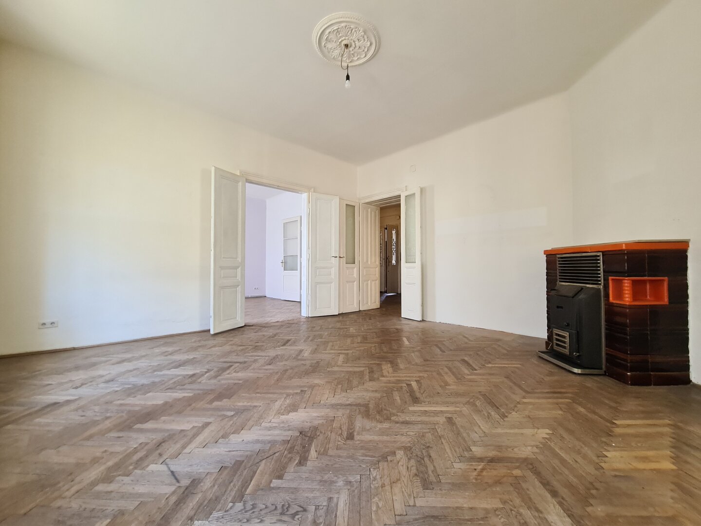 2er-WG Altbau bei U6 Gumpendorferstraße