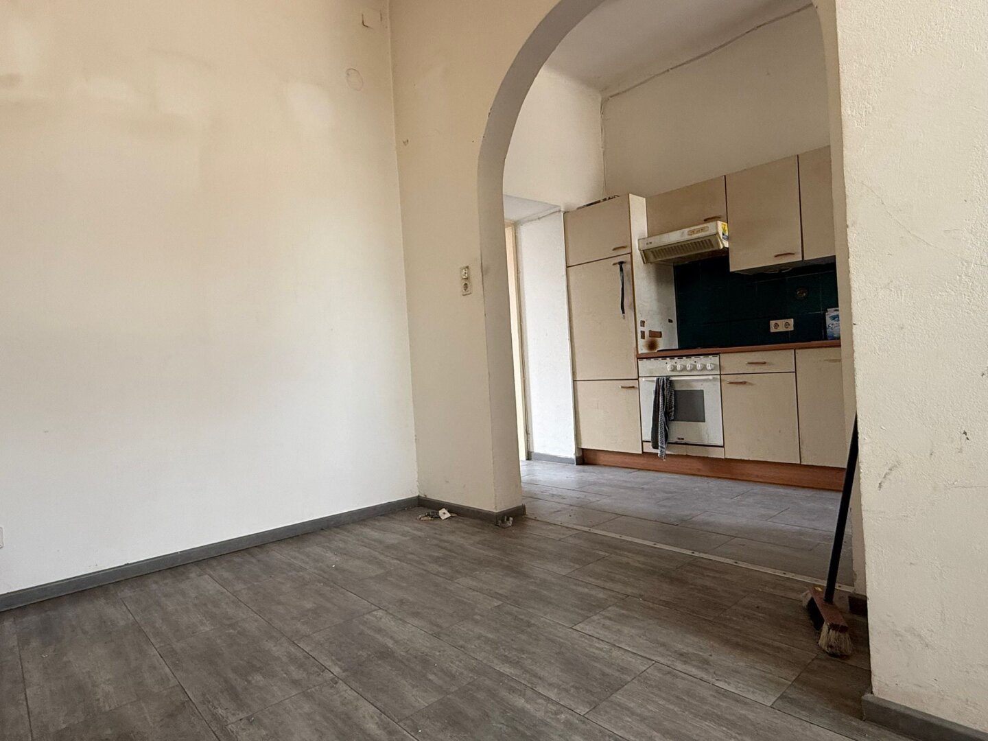Altbau zum Renovieren | U3 Johnstraße | 2 Zimmer
