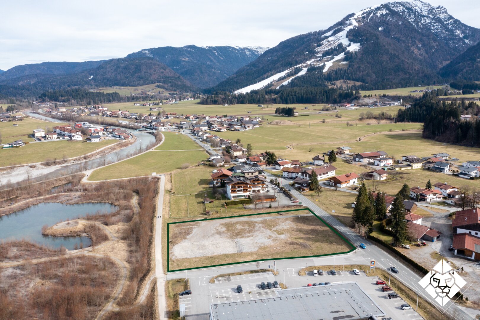 Toplage an der B172: Flexibles Baurecht für Gewerbe und Produktion in Kössen