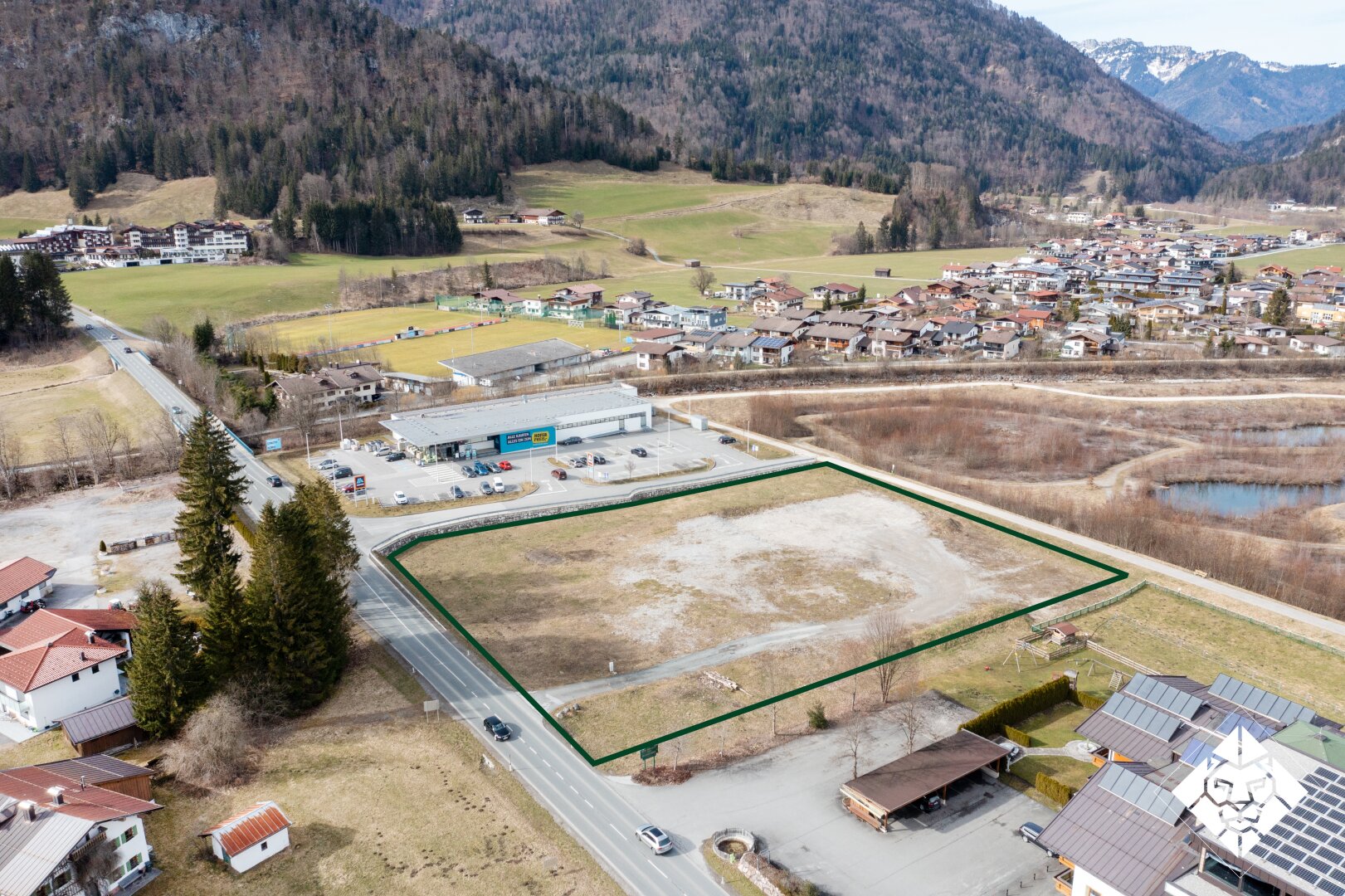 Toplage an der B172: Flexibles Baurecht für Gewerbe und Produktion in Kössen