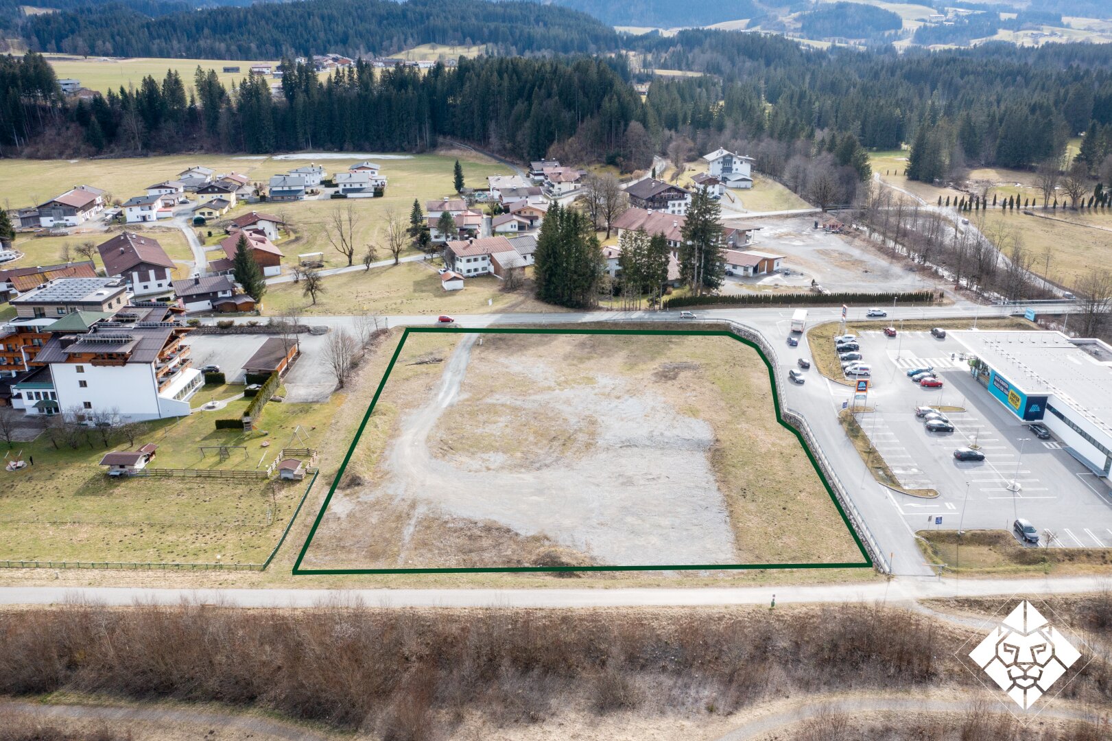 Toplage an der B172: Ihre Gelegenheit zum Kauf eines Gewerbe- und Produktionsgrundstücks in Kössen