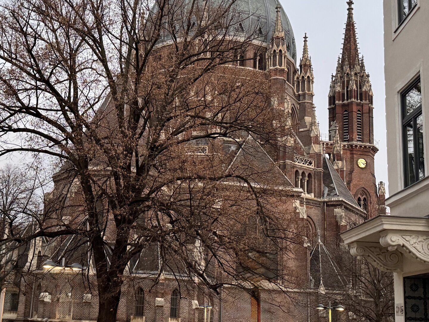 Blick auf die Kirche Maria vom Siege