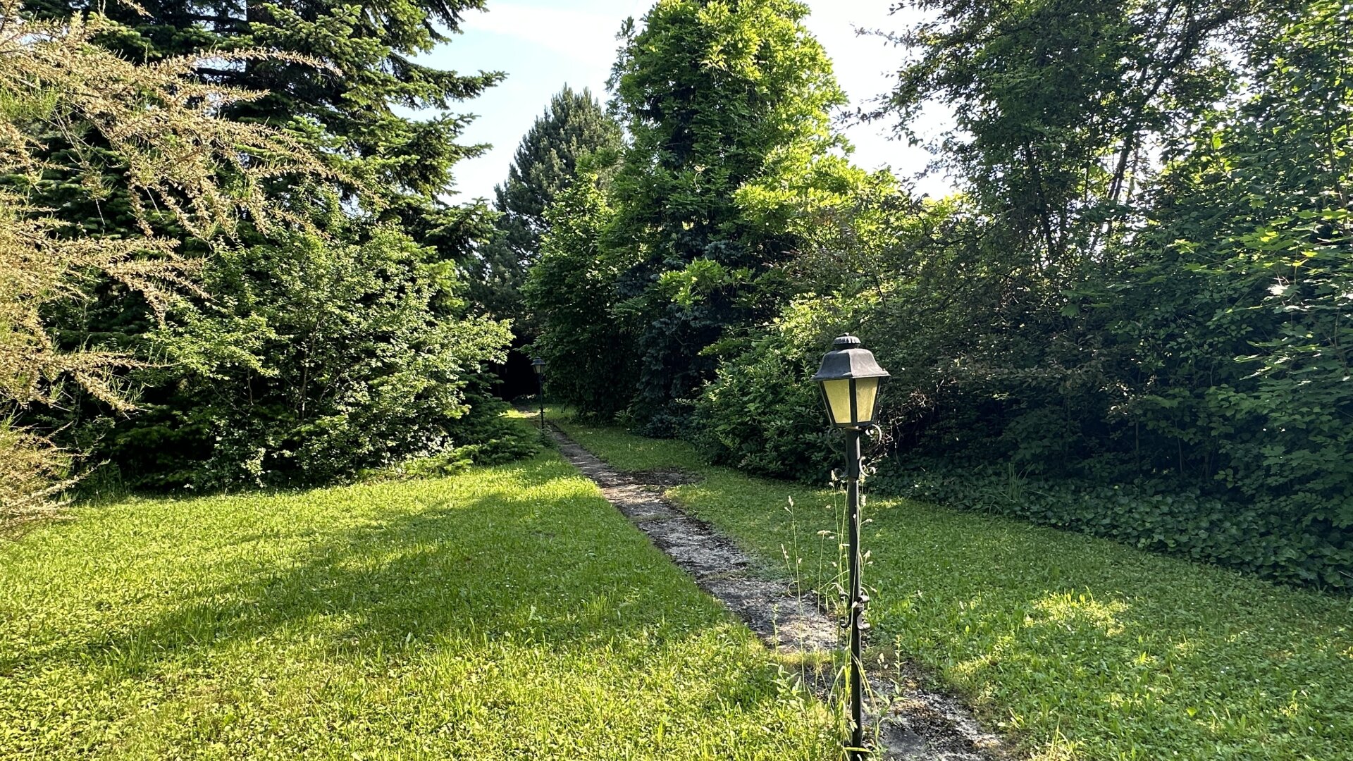 Rarität in Wien-Mauer – weitläufiges Grundstück mit Entwicklungspotenzial in bester Wohnlage | ZELLMANN IMMOBILIEN