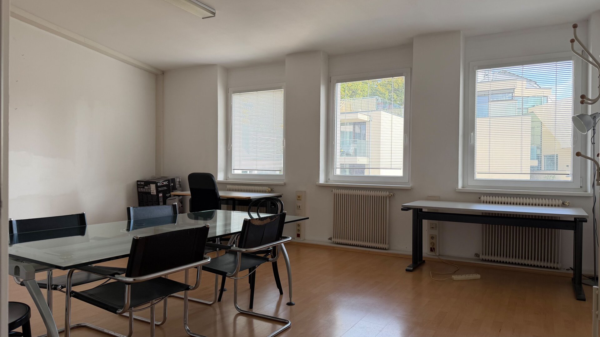Zimmer in Bürogemeinschaft | 2-3 Arbeitsplätze auch getrennt verfügbar | Hietzinger Hauptstraße