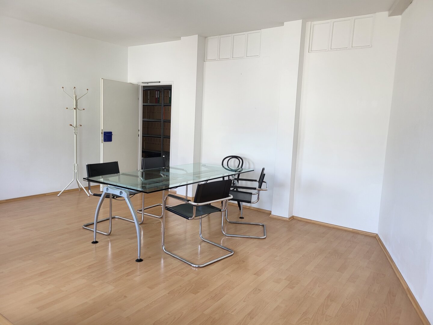 Zimmer in Bürogemeinschaft | 2-3 Arbeitsplätze auch getrennt verfügbar | Hietzinger Hauptstraße