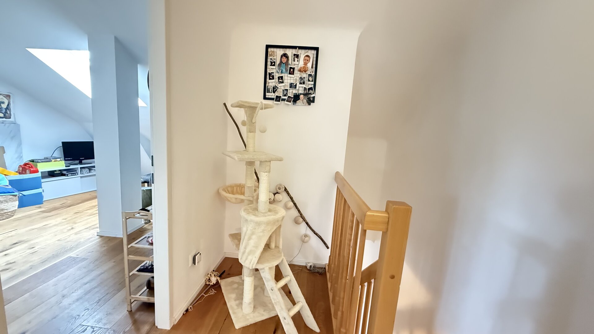 Mauer "Licht. Ruhe. Effizienz. Stilvolle Maisonette mit Südterrasse" | ZELLMANN IMMOBILIEN