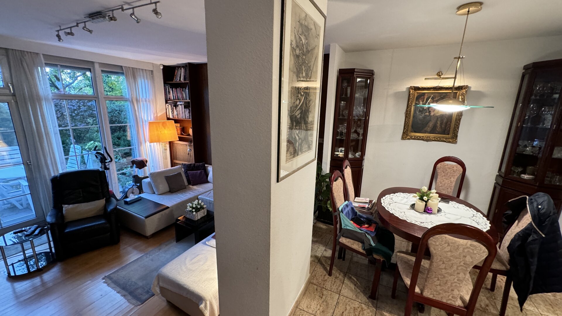 Wohnen im Grünen – großzügiges Reihenhaus mit sonnigem Garten in absoluter Ruhelage | ZELLMANN IMMOBILIEN