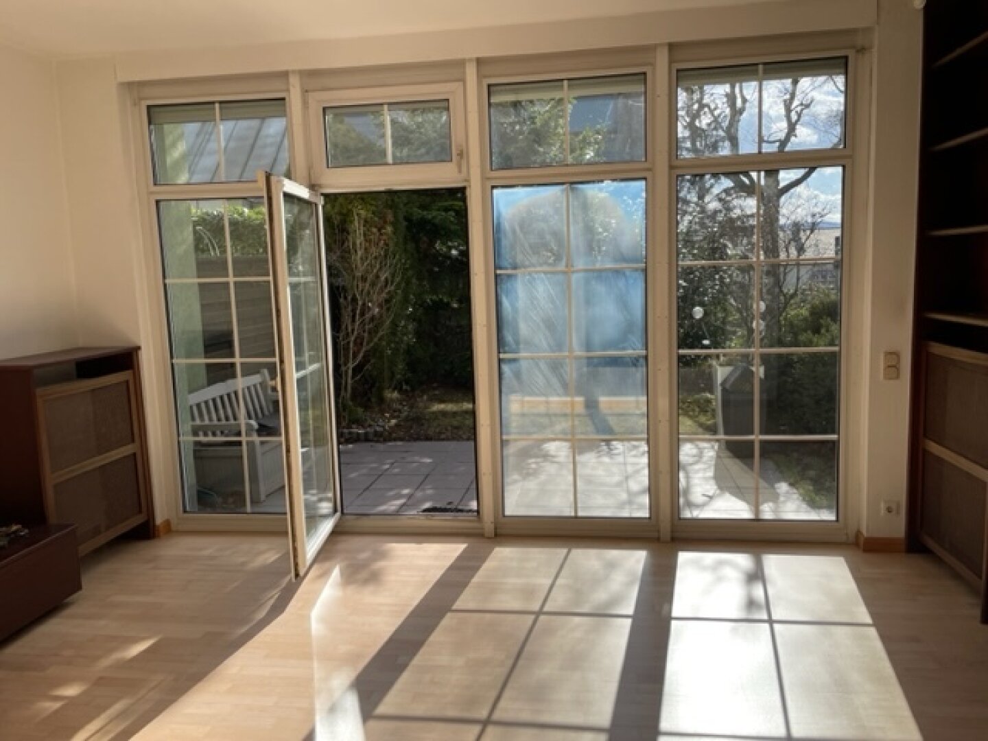 Wohnen im Grünen – großzügiges Reihenhaus mit sonnigem Garten in absoluter Ruhelage | ZELLMANN IMMOBILIEN