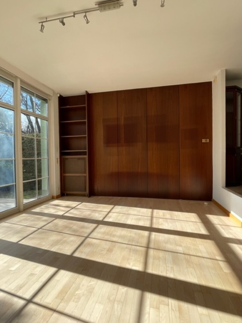 Wohnen im Grünen – großzügiges Reihenhaus mit sonnigem Garten in absoluter Ruhelage | ZELLMANN IMMOBILIEN
