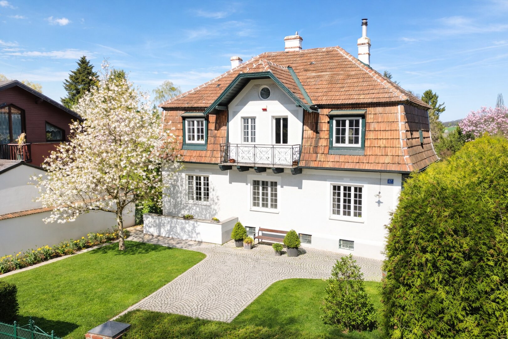 NEULENGBACH | Revitalisierte Landhausvilla mit Stil und traumhaft großzügigen Grundstück | Pool | ZELLMANN IMMOBILIEN
