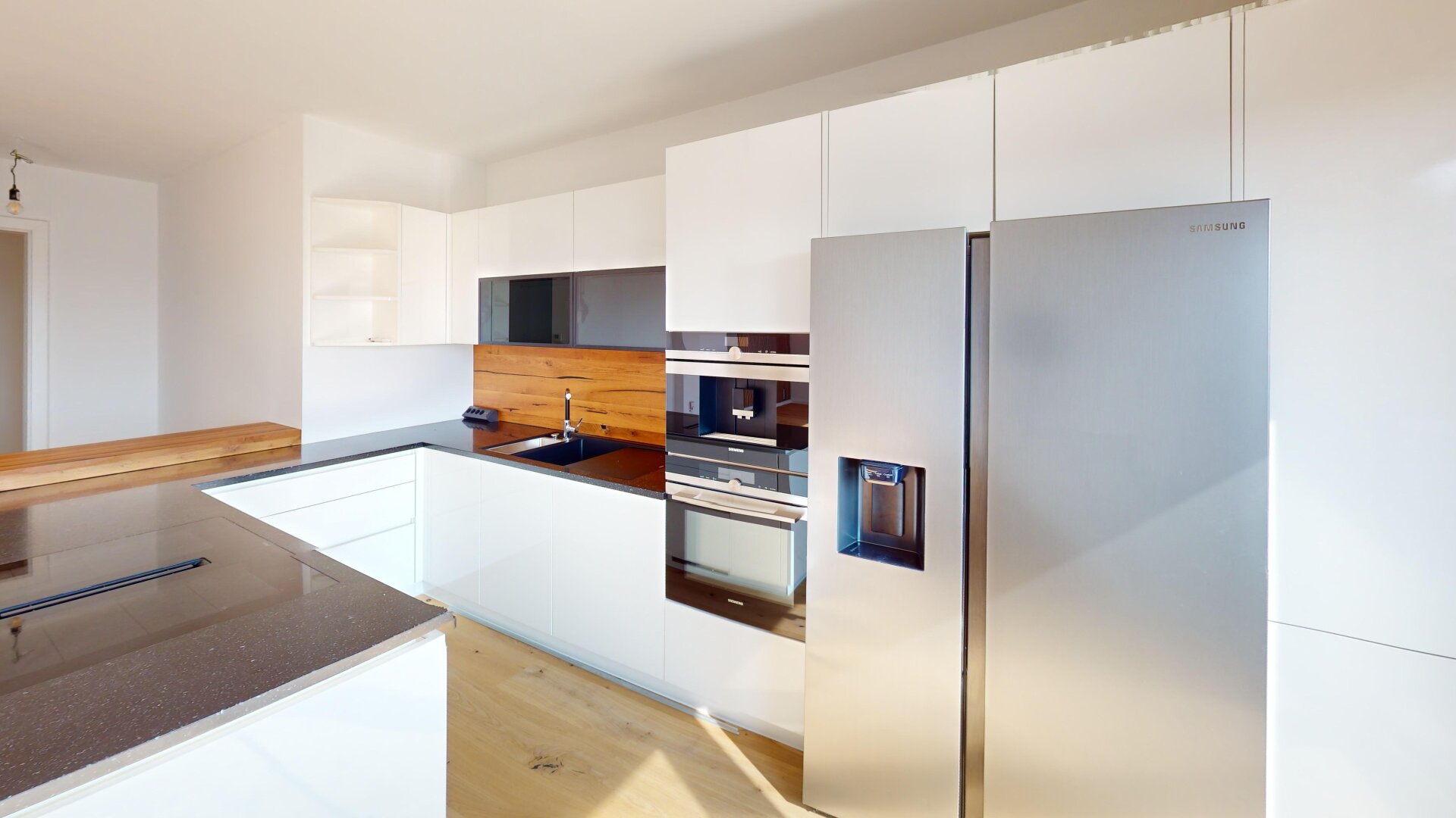 Luxuriöses Dachgeschossjuwel – Traumterrasse mit Rundumblick & Jacuzzi | ZELLMANN IMMOBILIEN