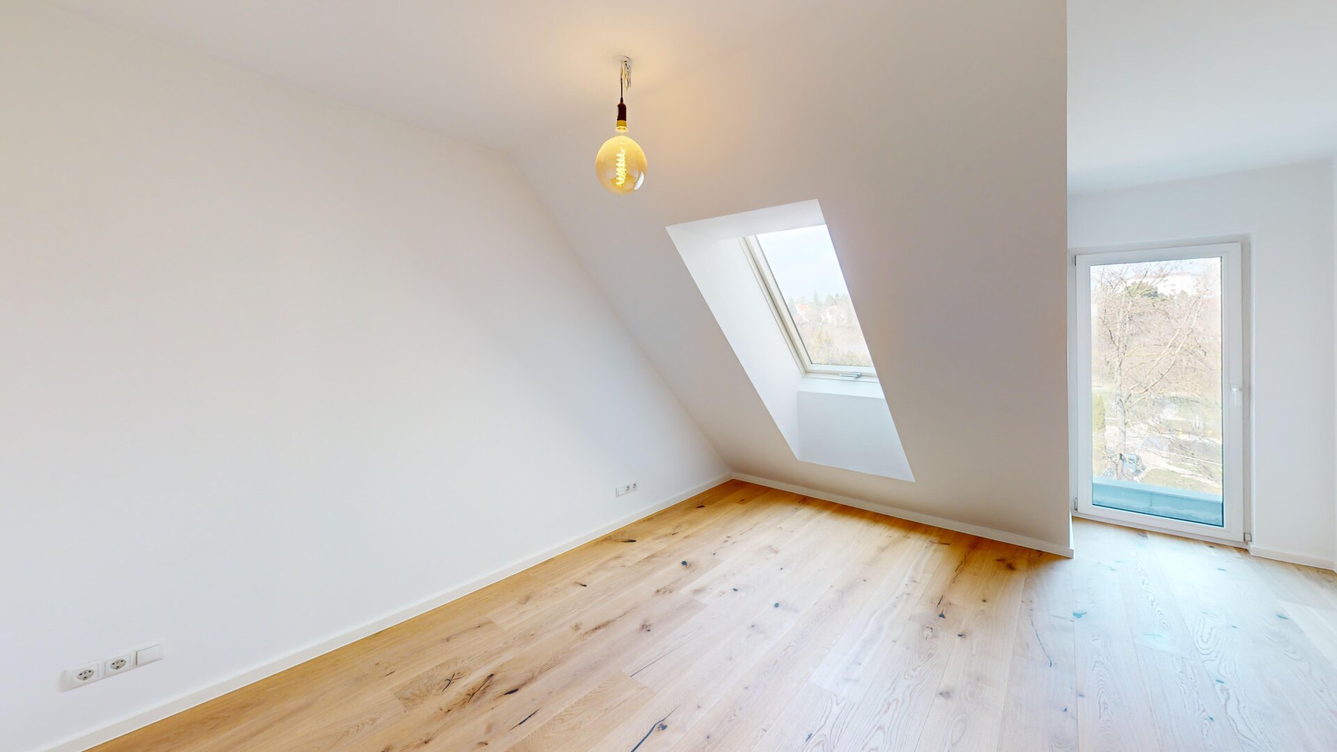 Luxuriöses Dachgeschossjuwel – Traumterrasse mit Rundumblick & Jacuzzi | ZELLMANN IMMOBILIEN