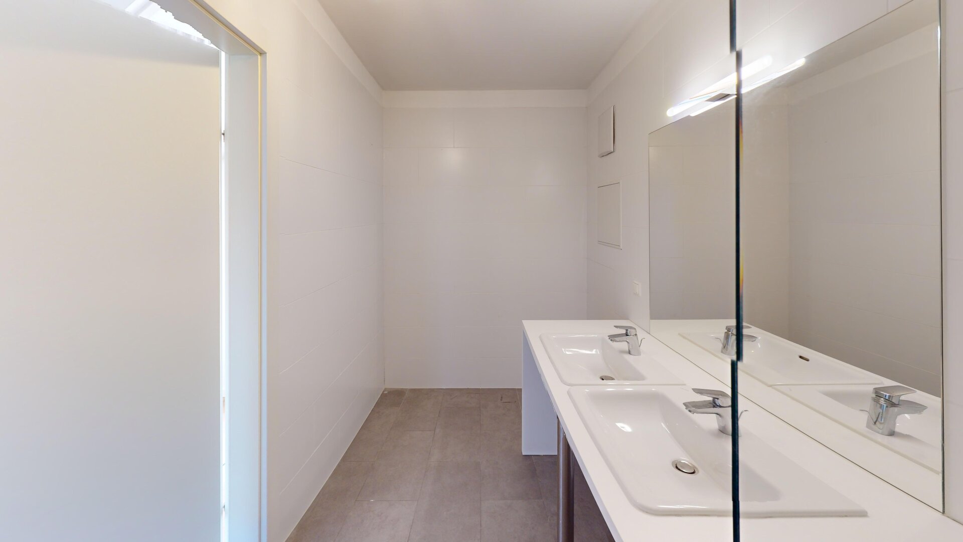 Luxuriöses Dachgeschossjuwel – Traumterrasse mit Rundumblick & Jacuzzi | ZELLMANN IMMOBILIEN