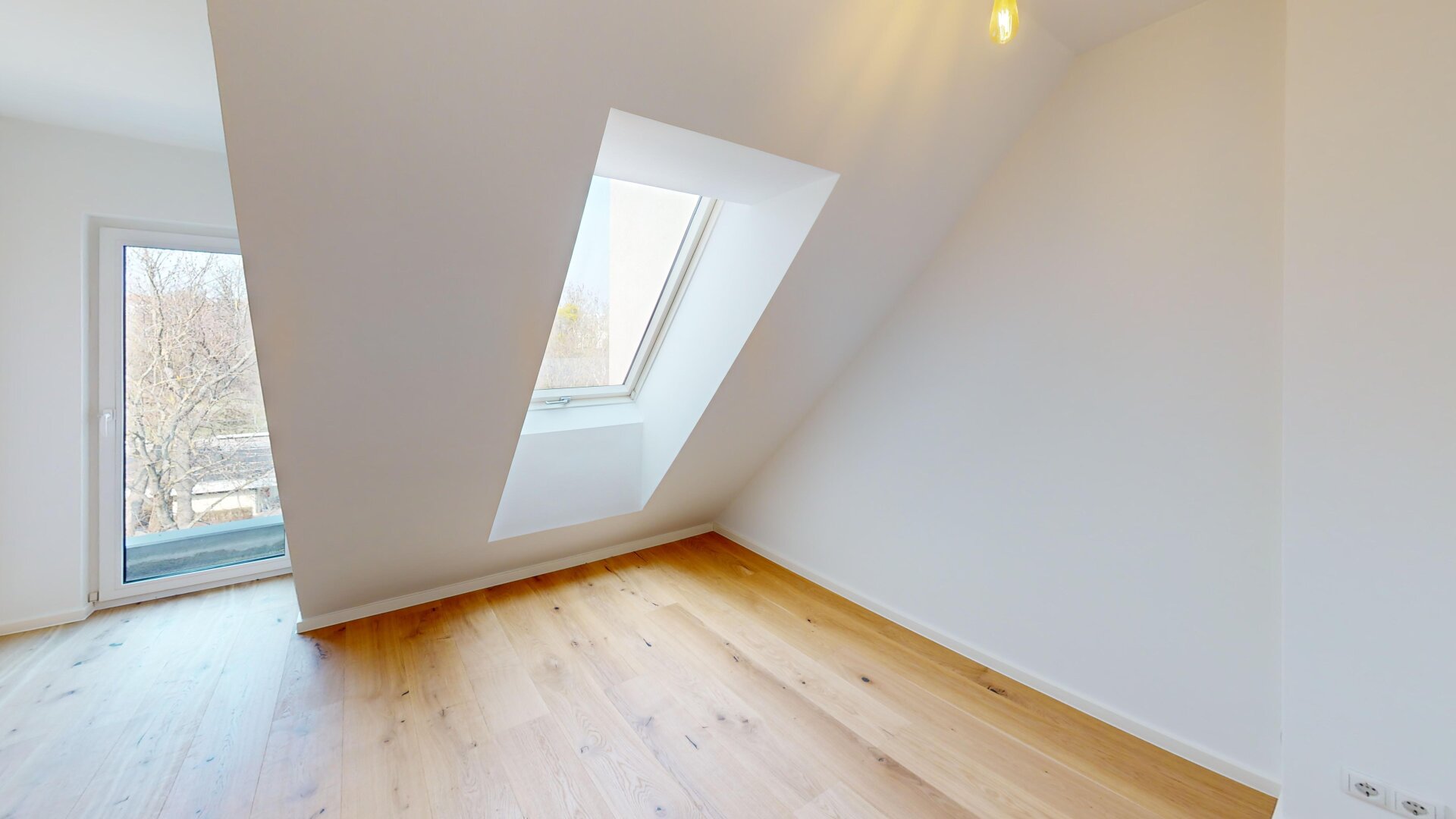 Luxuriöses Dachgeschossjuwel – Traumterrasse mit Rundumblick & Jacuzzi | ZELLMANN IMMOBILIEN