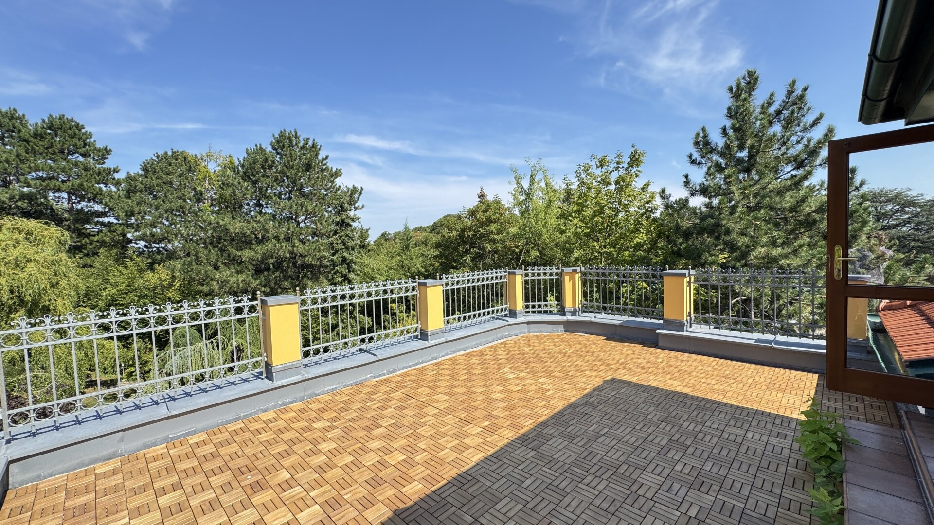 Villa am Roten Berg – Exklusives Wohnen in Wiens begehrtester Villenlage | ZELLMANN IMMOBILIEN