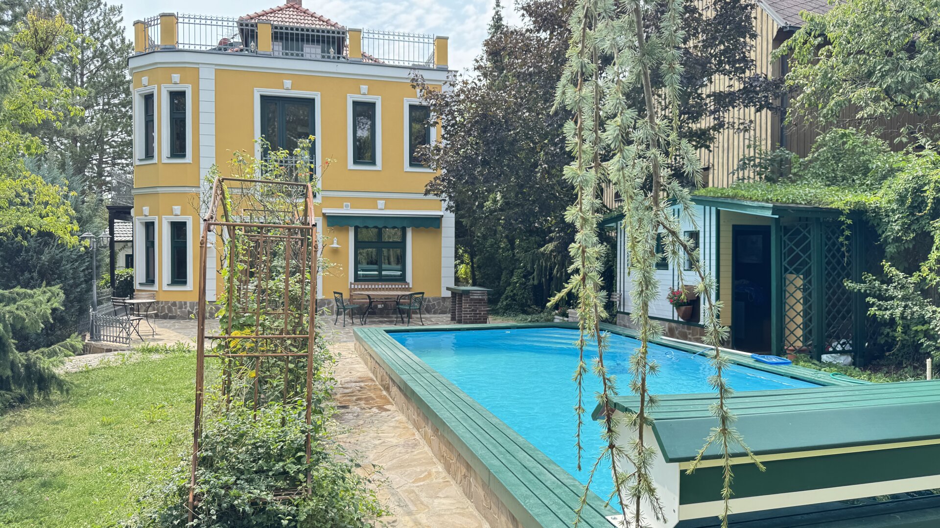 Villa am Roten Berg – Exklusives Wohnen in Wiens begehrtester Villenlage | ZELLMANN IMMOBILIEN
