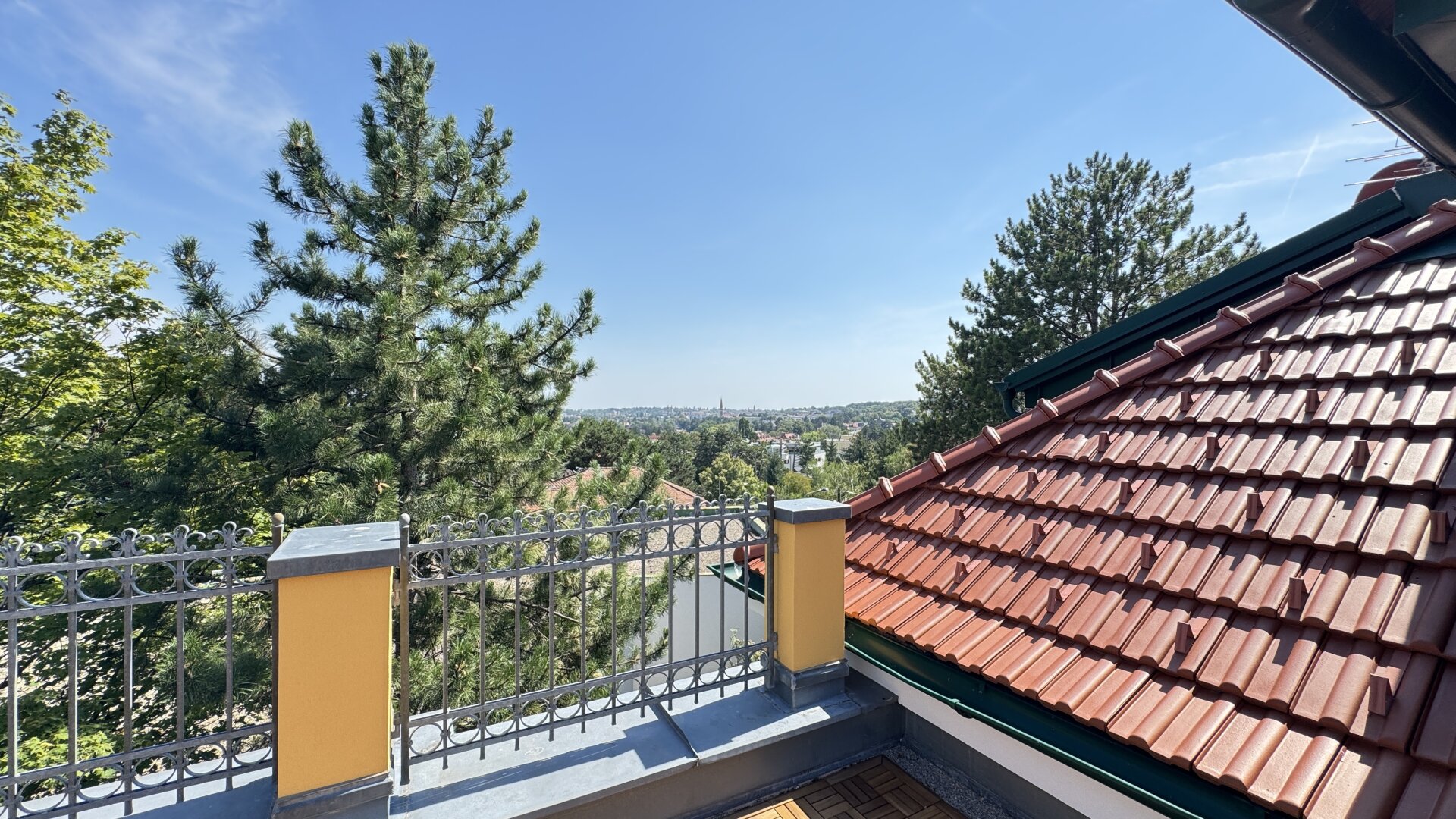 Villa am Roten Berg – Exklusives Wohnen in Wiens begehrtester Villenlage | ZELLMANN IMMOBILIEN