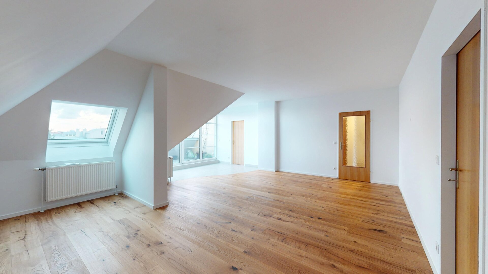 LIESING - Nähe Riverside | geräumige Dachgeschosswohnung mit großzügigem Wohnbereich, Terrasse & extra Küche | ZELLMANN IMMOBILIEN