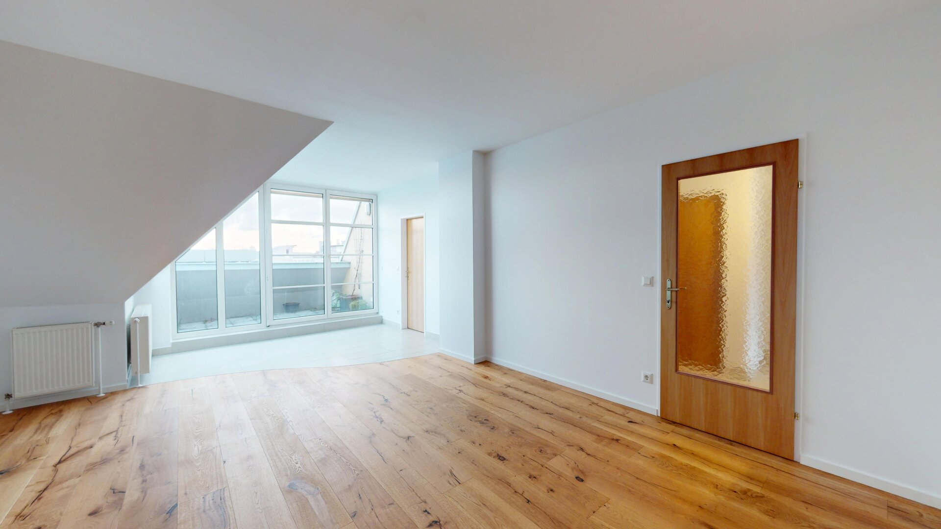 LIESING - Nähe Riverside | geräumige Dachgeschosswohnung mit großzügigem Wohnbereich, Terrasse & extra Küche | ZELLMANN IMMOBILIEN